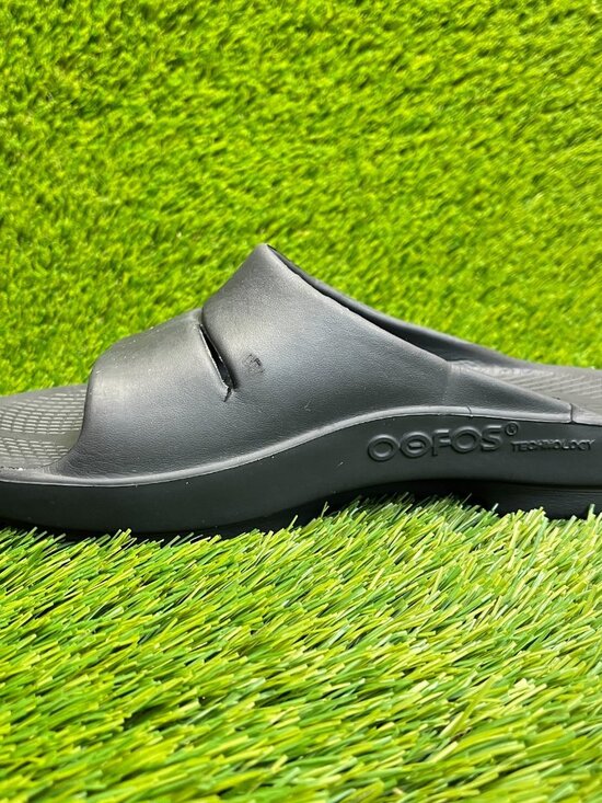 Oofos OOahh Mens Size 8 All Black Beach Walking Outdoor Recovery Slide Sandals main image 3